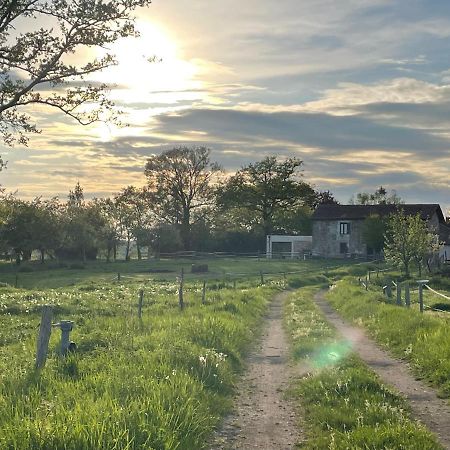 Gite A La Campagne Au Bord D'Un Lac 8 Personnes Saint-Quentin-sur-Charente Dış mekan fotoğraf